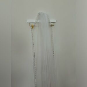Elegant White Veil with Crystal Accents